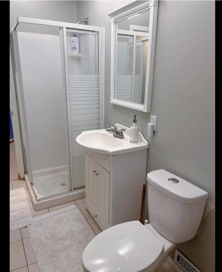 Best Garden House&3 Mins Bus Station Close C-Train&Free Parking YYC المظهر الخارجي الصورة
